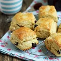 Klasyczne scones z rodzynkami