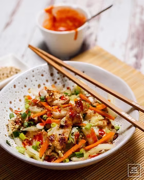 Kurczak z kapustą pekińską – delikatne chińskie stir fry z ostrym sosem