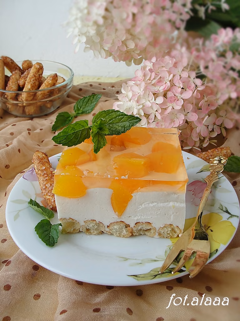 Ciasto brzoskwiniowe ze słomką ptysiową