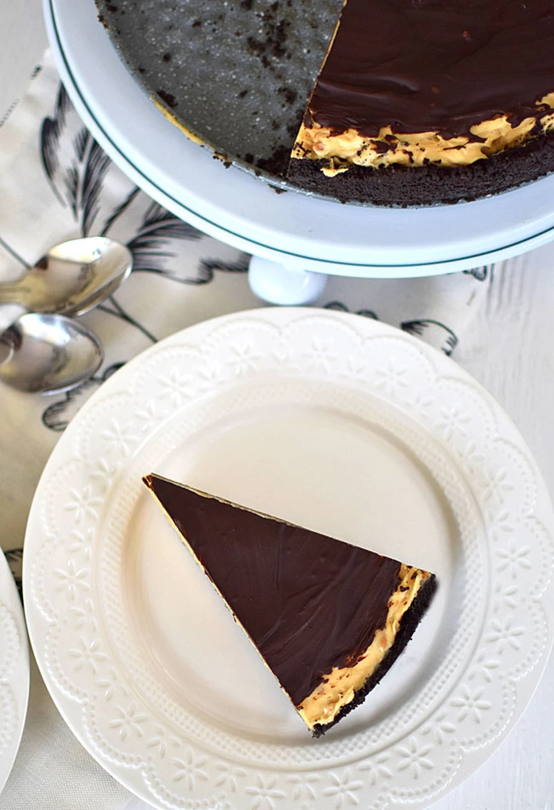 Tarta z ciasteczkami Oreo i masłem orzechowym