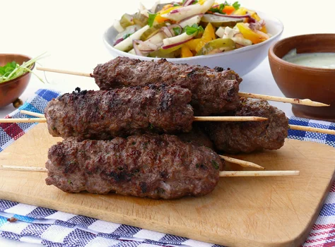 Aromatyczne szaszłyki z mielonego mięsa wołowego a’la kofta