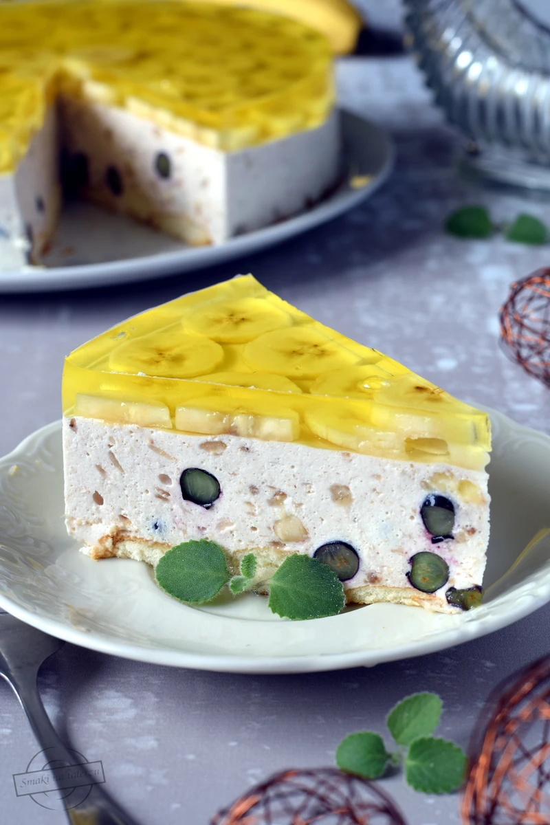 Sernik bananowy z borówkami bez pieczenia