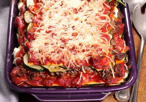 Zastąpiłam makaron cukinią i już nigdy nie wrócę do tradycyjnej lasagne! Ten przepis to strzał w dziesiątkę