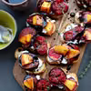 grzanki z pieczoną figą, ricottą, redukcją balsamiczną oraz miodem