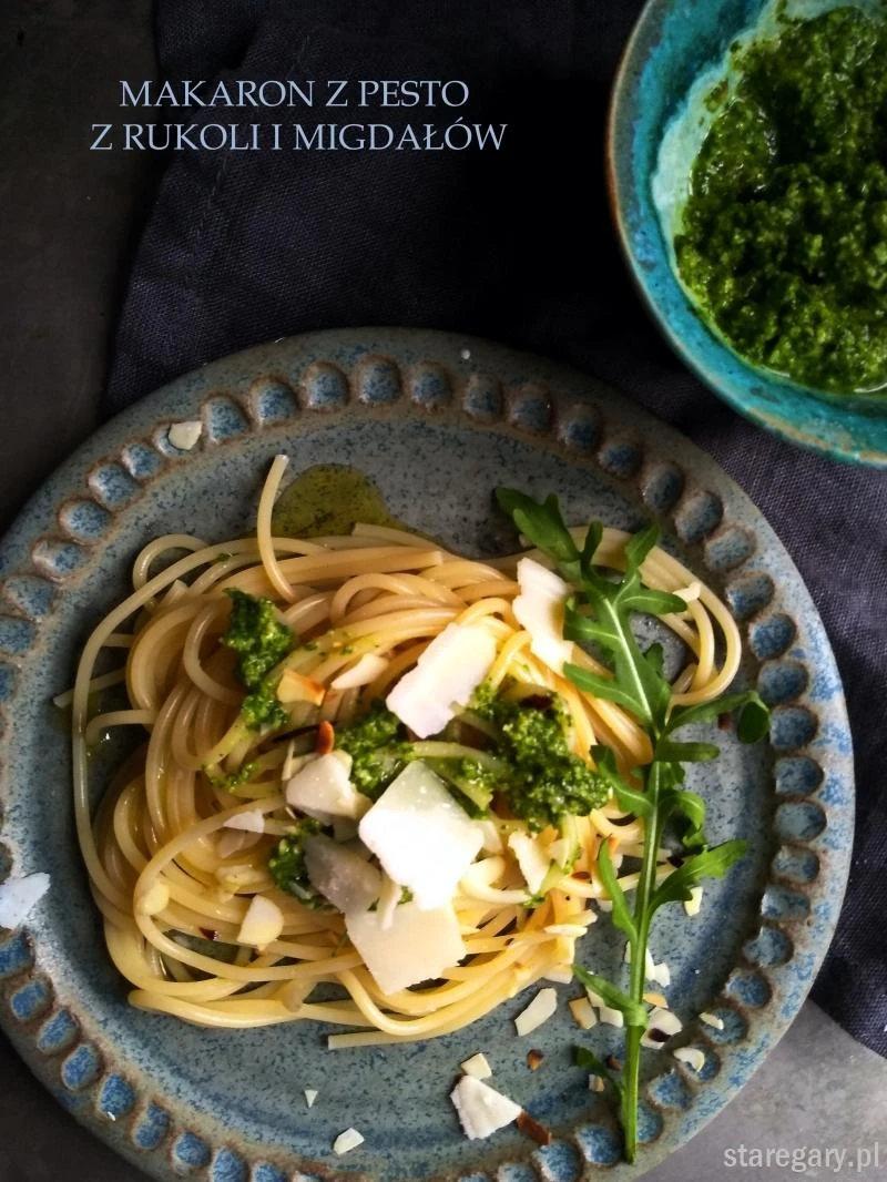 Makaron z pesto z rukoli i migdałów