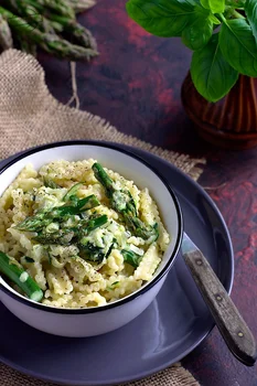 Makaron ze szparagami, cukinią i mascarpone