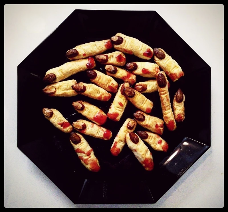 PRZEPIS NA PALUCHY CZAROWNICY FINGER COOCKIES NA HALLOWEEN