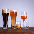 Ile kalorii mają popularne alkohole? Sprawdź!