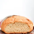 Chleb drożdżowy z lnem mielonym