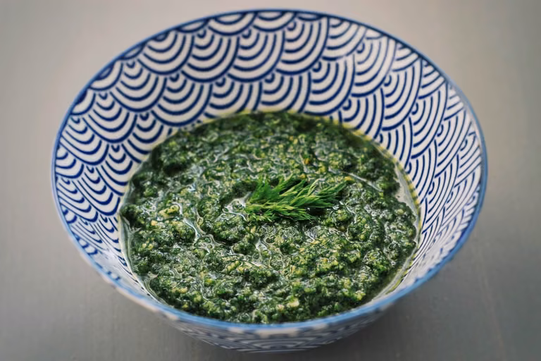 Pesto z natki marchewki