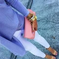 Pastelowy kobiecy look