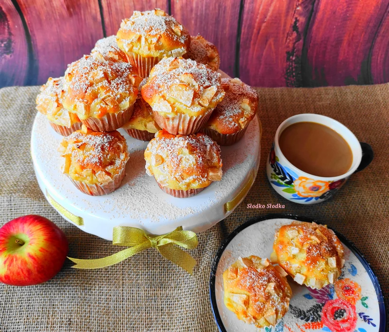 Muffiny jogurtowe z jabłkami.