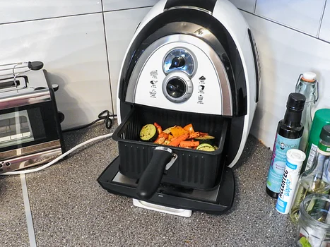 TEST BEZTŁUSZCZOWEJ FRYTKOWNICY RUSSELL HOBBS PURIFRY MULTI HEALTH FRYER.