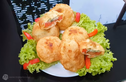 Szybkie chrupiące pierożki (poduszeczki) z farszem – hit rosyjskich przekąsek