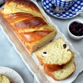 Drożdżowe ciasto z serem i żurawiną