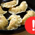 Nie podsmażaj pierogów od razu po ugotowaniu! Oto, co się wtedy dzieje