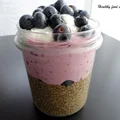Deser z nasionami chia i borówkowym smoothie