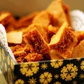 Honeycomb - słodka przekąska oraz dodatek do lodów, ciast i deserów