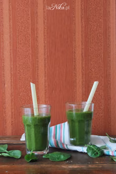 Smoothie ze szpinakiem, bananami, pomarańczami i nasionami chia
