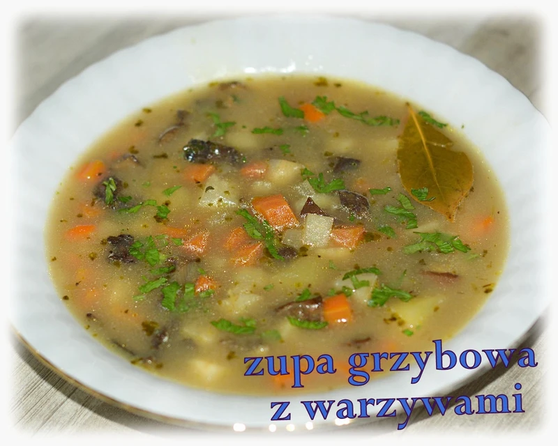 Zupa grzybowa z warzywami