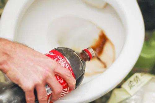 Coca cola - 5 praktycznych zastosowań w domu!