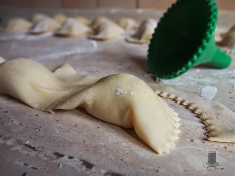 Metoda na łatwe i szybkie lepienie pierogów