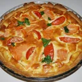 Tarta z łososiem i pomidorami