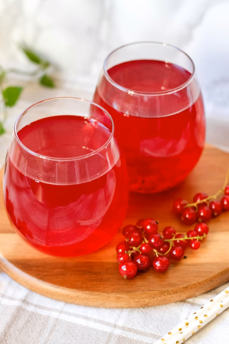 Domowy kompot z czerwonych porzeczek