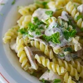 Makaron z pieczarkami i kurczakiem