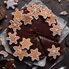 Tarta mocno czekoladowa z karmelem i pierniczkami