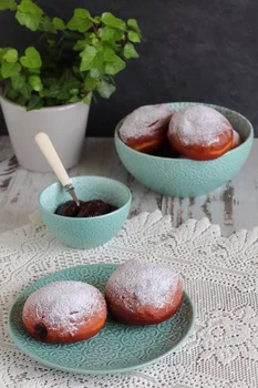 Pączki budyniowe z marmoladą