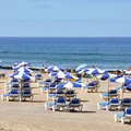 Rezerwacja leżaków online?! Tak popularna wyspa walczy z tłumami turystów!