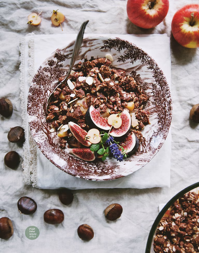 Kasztanowe crumble z jabłkami, czyli idealne jesienne śniadanie bądź deser.