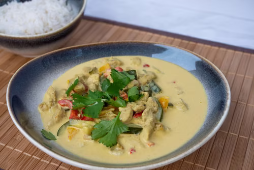 Curry z kurczakiem i mleczkiem kokosowym