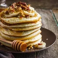 Pancakes z bananami i miodem