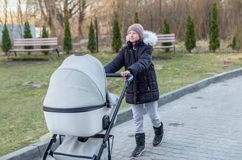 To świadczenie z ZUS było hitem wśród rodziców w 2025 roku! Nawet 1900 zł miesięcznie dodatkowo na dziecko i można je łączyć z 800 plus
