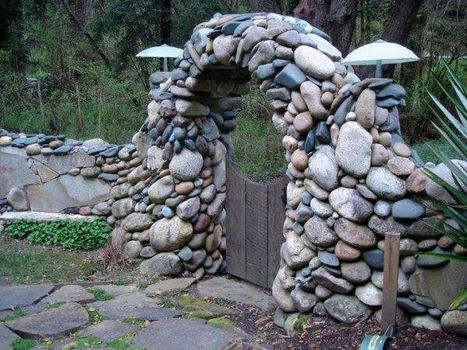 Kamienne wejście do ogrodu