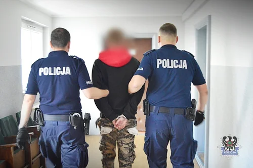 Zatrzymanie 28-latka w Wałbrzychu: Ścigany na Podstawie Siedmiu Listów Gończych Trafi do Zakładu Karnego