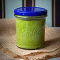 Pesto z zielonej pietruszki i orzechów włoskich