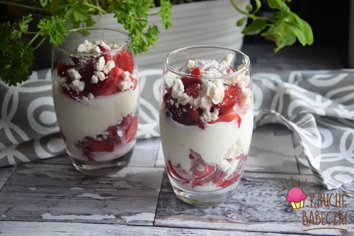 SZYBKI DESER Z TRUSKAWKAMI, MASCARPONE I BEZĄ