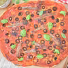 Focaccia z oliwkami, sosem pomidorowym i anchois