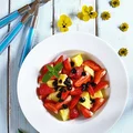 Sałatka z truskawek i ananasa z balsamico waniliowym