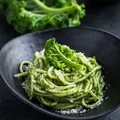 Spaghetti z jarmużowym pesto