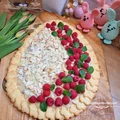 Mazurek z białą czekoladą i malinami