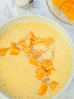 Tropikalne Smoothie z Kurkumą i Kokosem