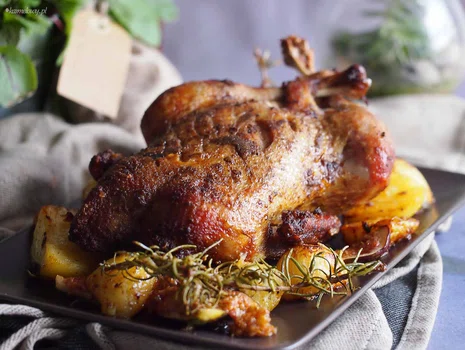 Roasted duck with potatoes and figs