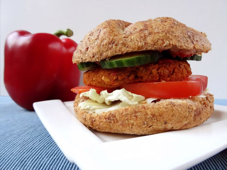 Paprykowe burgery z ciecierzycy
