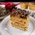 Ciasto Zagadka Marlenki – miodownik z kajmakiem i bakaliami