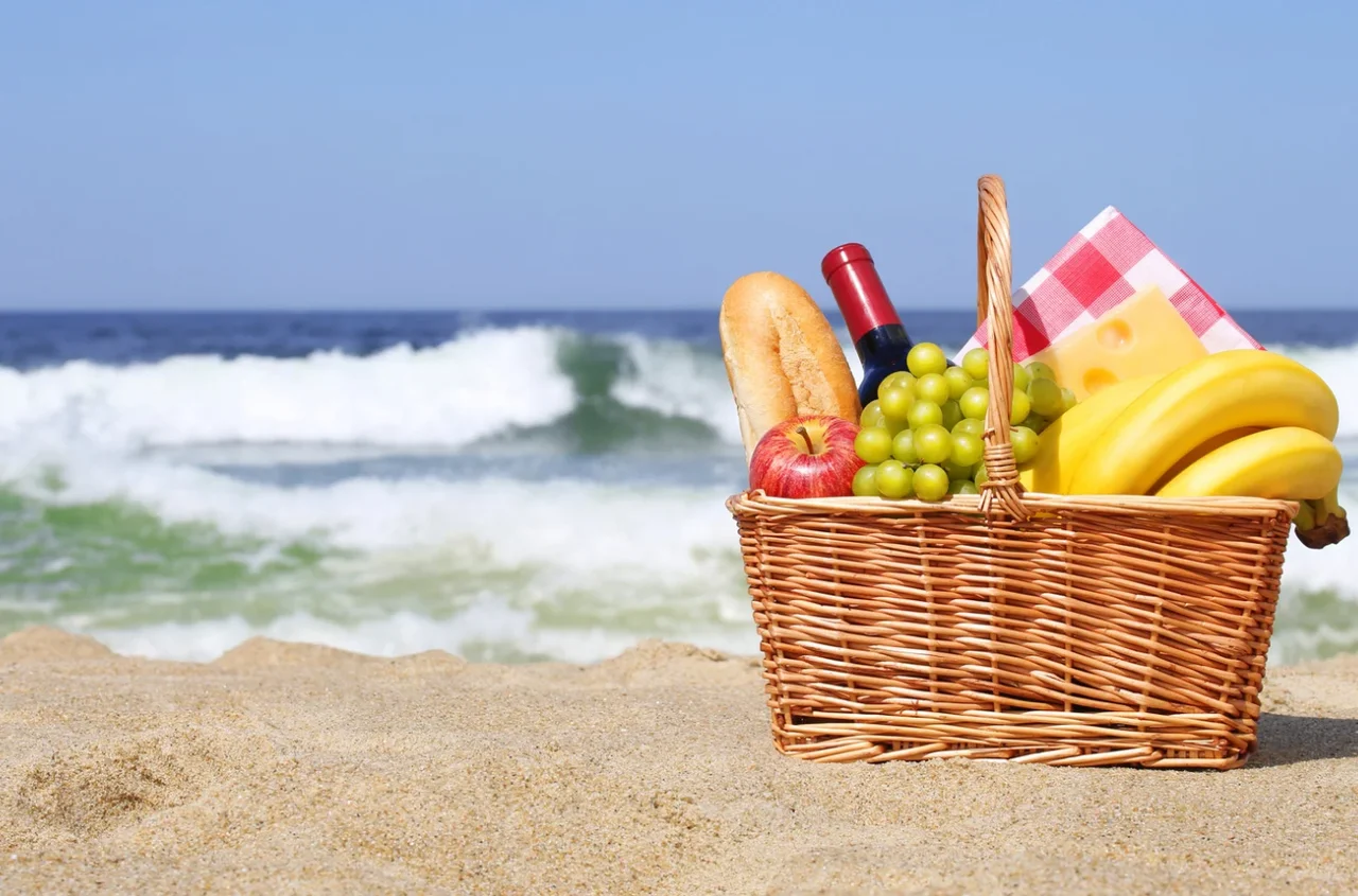 Zakaz jedzenia na plaży i nie tylko! Popularny kierunek turystyczny z "dziwnymi" obostrzeniami!