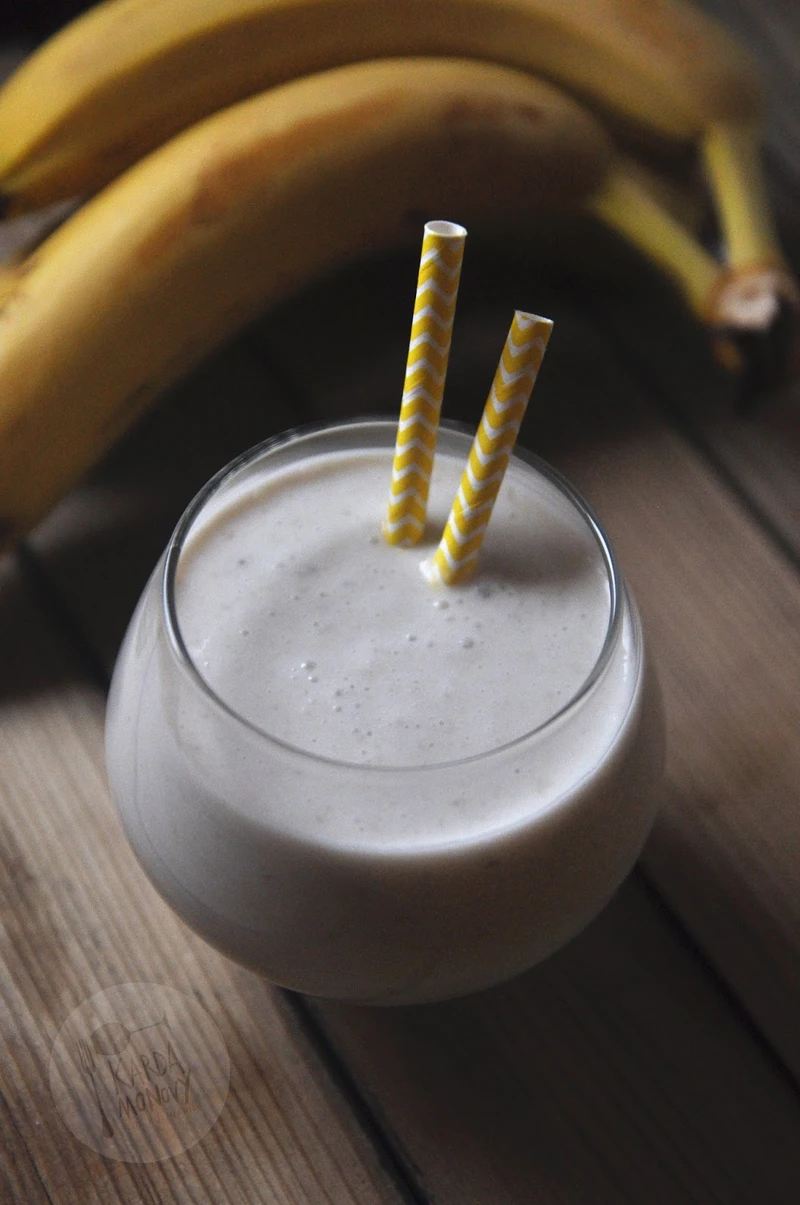 Koktajl z bananami, gruszkami i mlekiem kokosowym